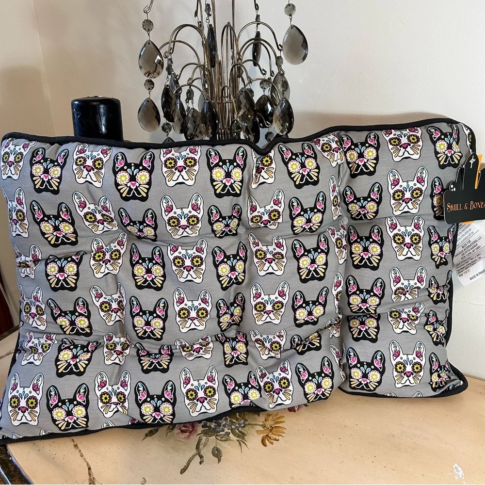 Skull & Bones Cat Sugar Skull Day of the Dead Dog Cat Bed NEW NWT